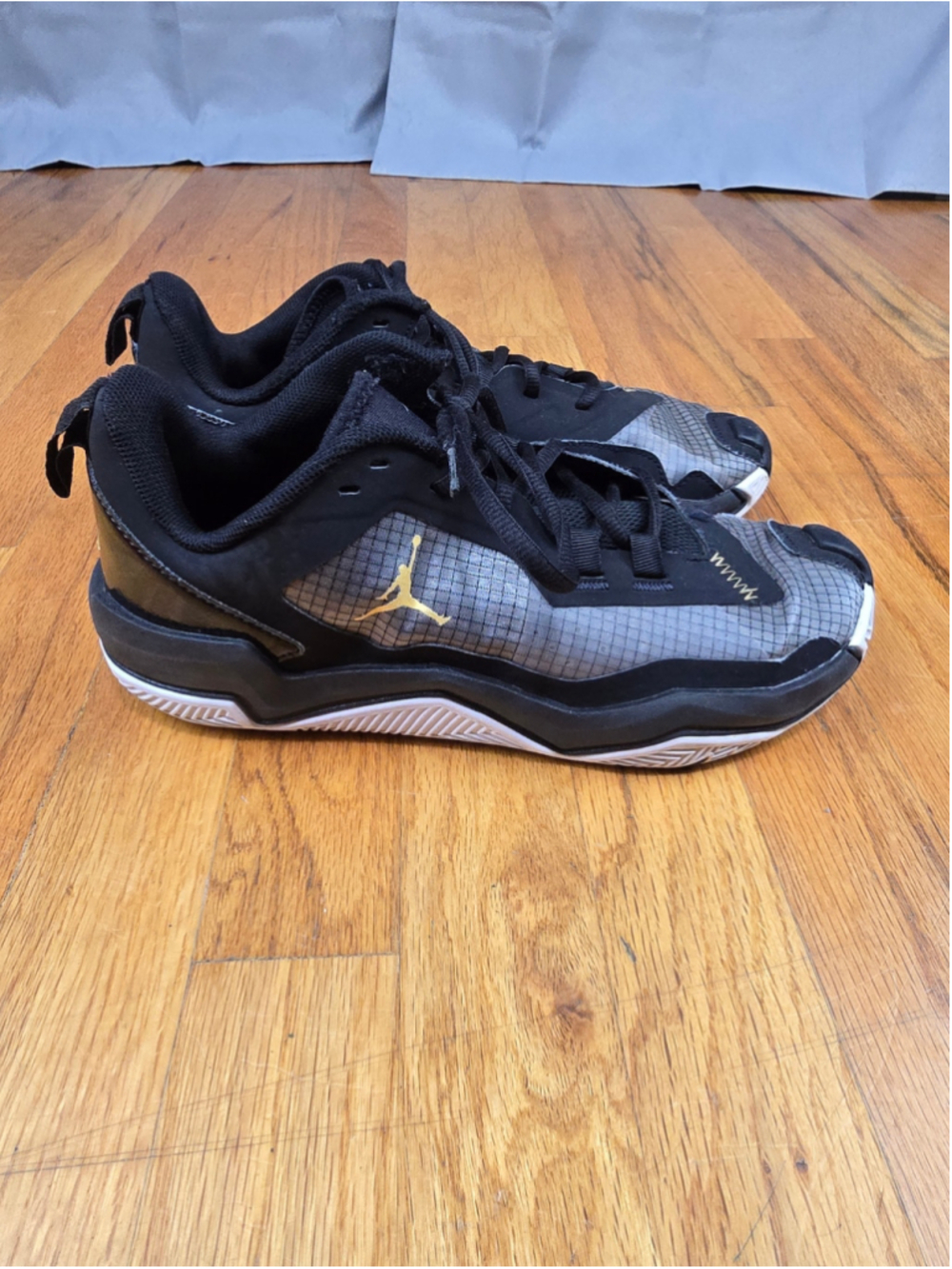 Men's Jordan Sneakers Size 8 Black and Gold